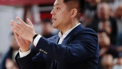 九游娱乐官方网站-断崖式下滑！CBA三分王成铁匠，四年顶薪合同