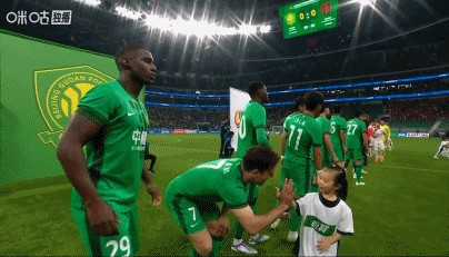 九游娱乐app下载-半场：国安0-0成都，韦世豪报复性犯规染黄，王子铭失良机